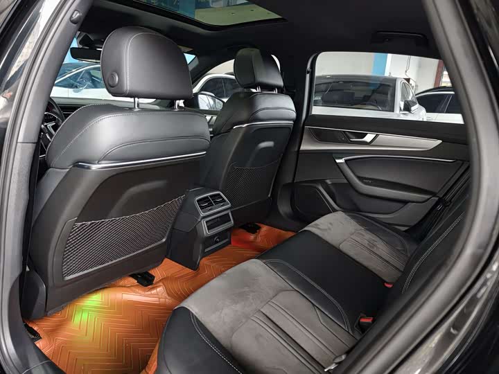 Фото 7 - Audi A6L