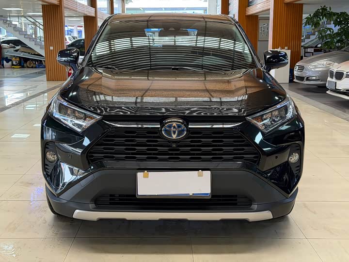 Фото 2 - Toyota RAV4