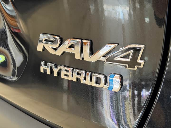 Фото 9 - Toyota RAV4