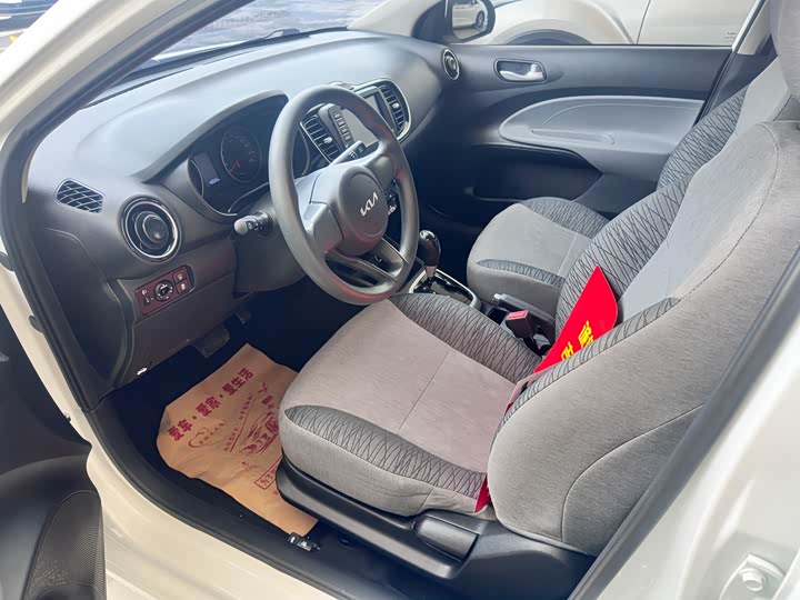 Фото 4 - Kia Pegas
