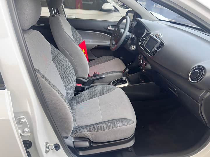 Фото 8 - Kia Pegas