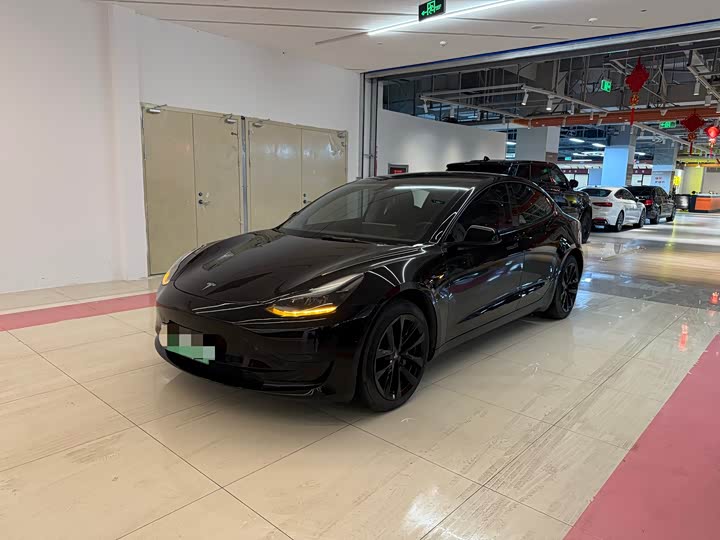 Фото 1 - Tesla Model 3