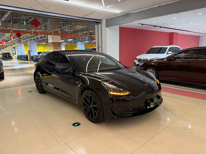 Фото 3 - Tesla Model 3