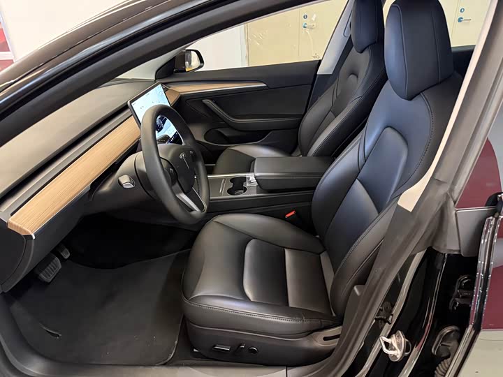 Фото 4 - Tesla Model 3