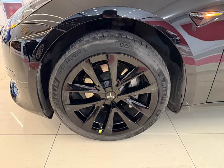 Фото 6 - Tesla Model 3