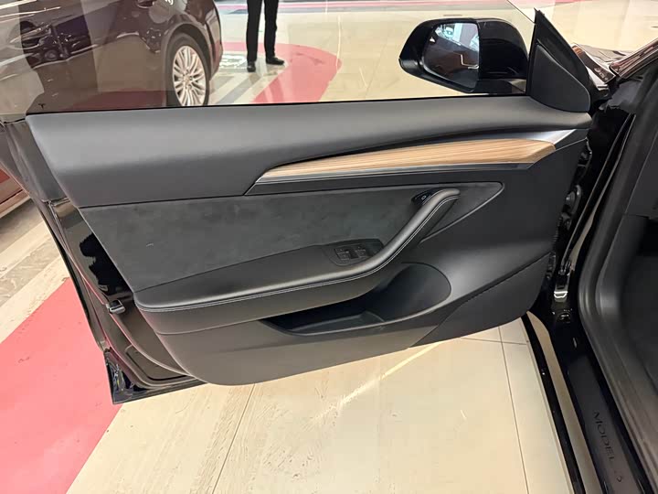 Фото 9 - Tesla Model 3