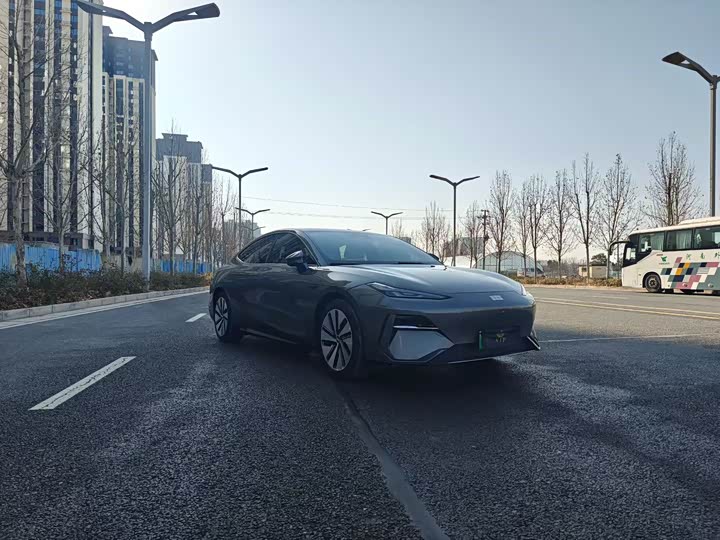 Фото 3 - Geely Galaxy E8