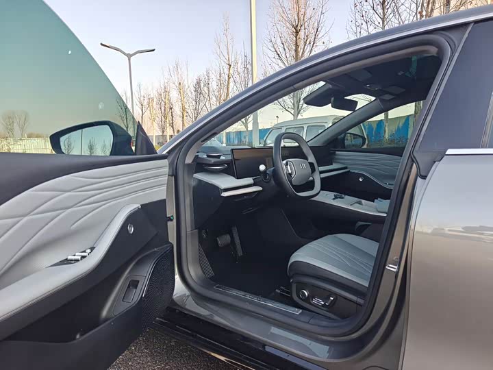 Фото 4 - Geely Galaxy E8