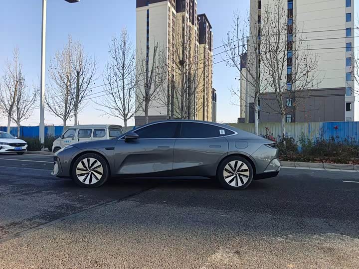 Фото 7 - Geely Galaxy E8