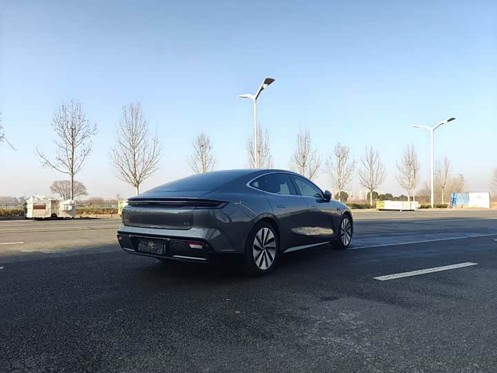 Фото 8 - Geely Galaxy E8