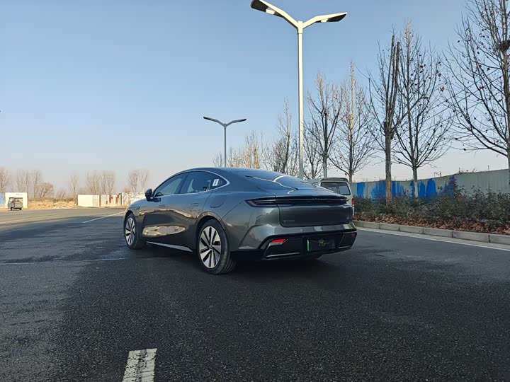 Фото 9 - Geely Galaxy E8