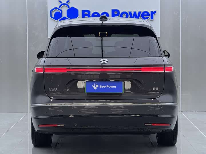 Photo 5 - Nio ES8