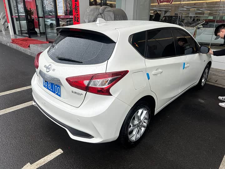 Фото 5 - Nissan Tiida