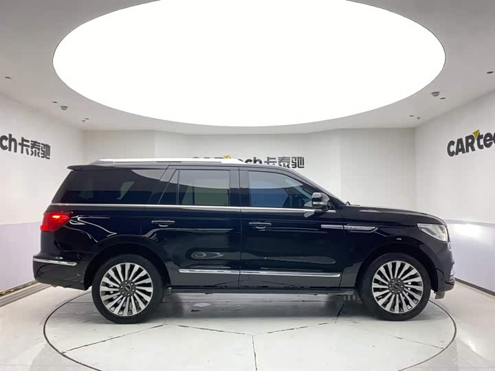 Фото 4 - Lincoln Navigator