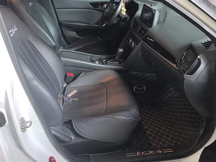 Фото 8 - Mazda CX-4