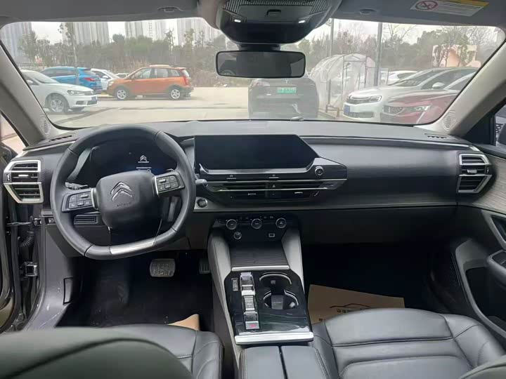 Фото 9 - Citroen C5 X