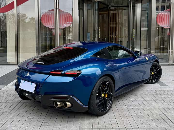 Фото 4 - Ferrari Roma