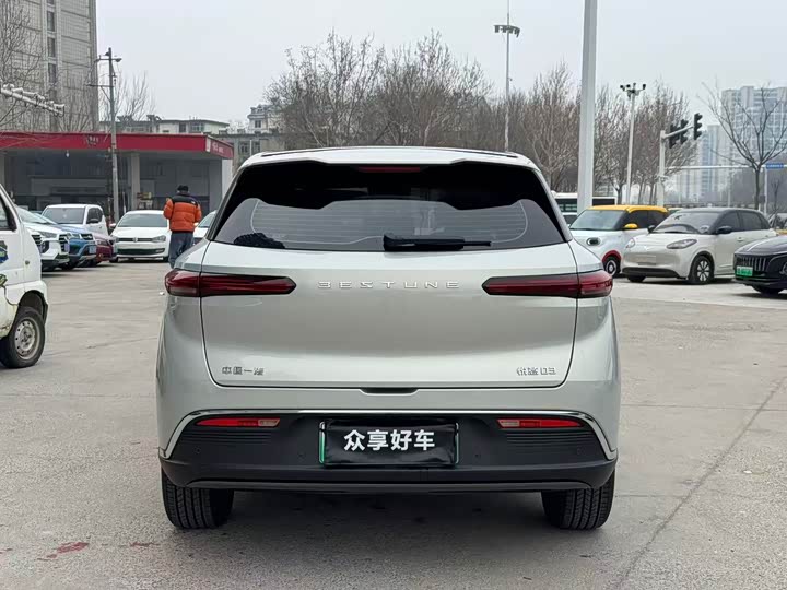 Фото 8 - Bestune 03