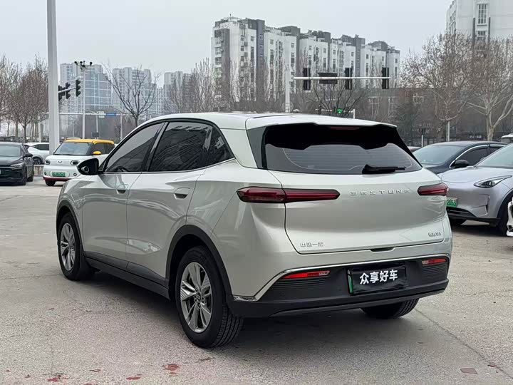 Фото 9 - Bestune 03