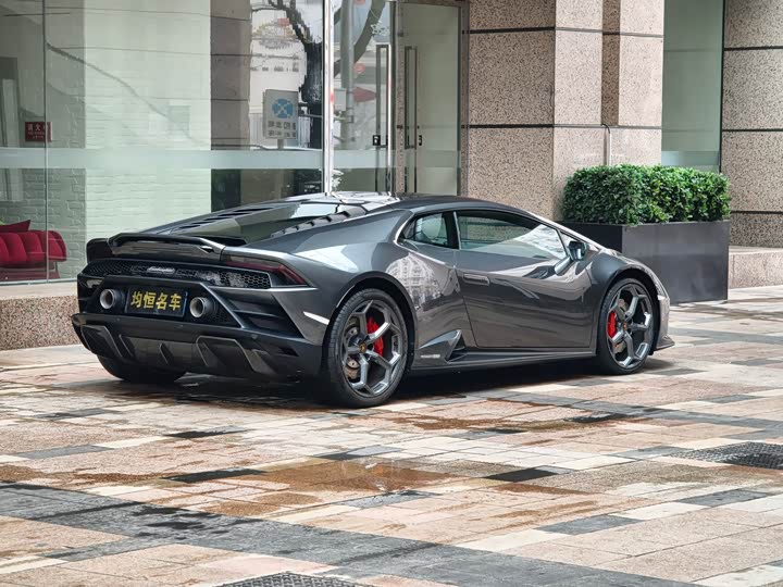 Фото 3 - Lamborghini Huracán