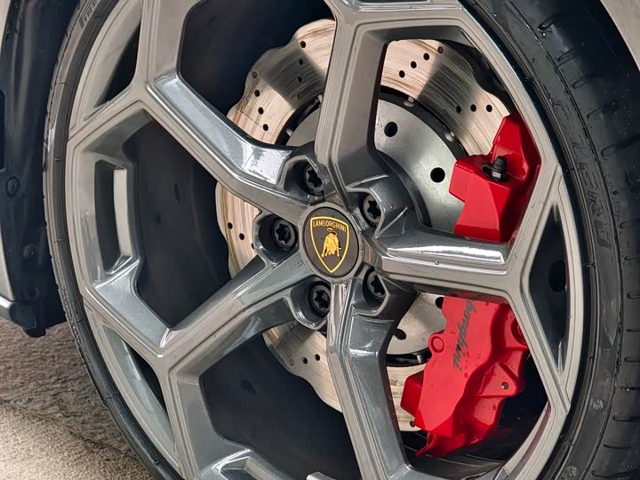 Фото 8 - Lamborghini Huracán