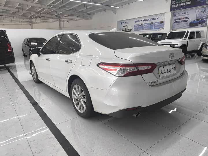 Фото 4 - Toyota Camry