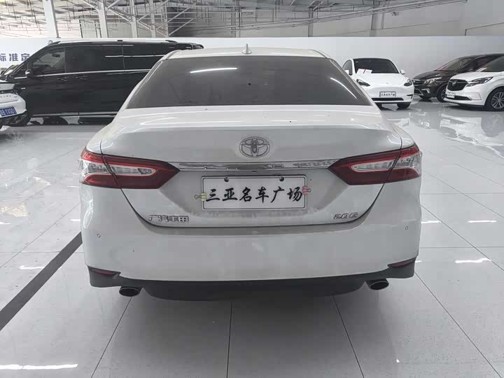 Фото 5 - Toyota Camry