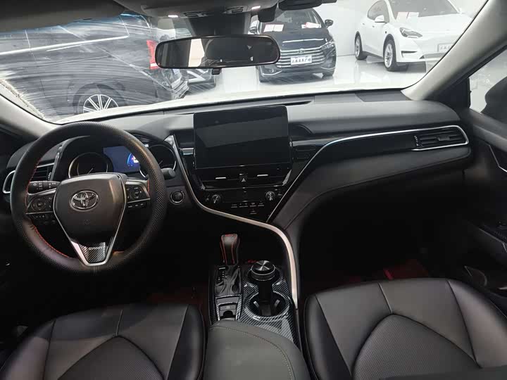 Фото 7 - Toyota Camry