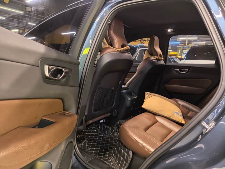 Photo 3 - Volvo XC60