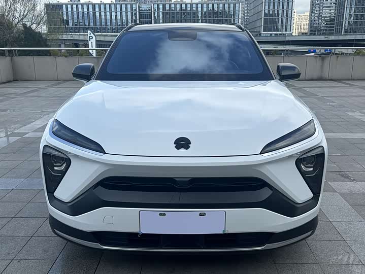 Фото 2 - Nio ES6