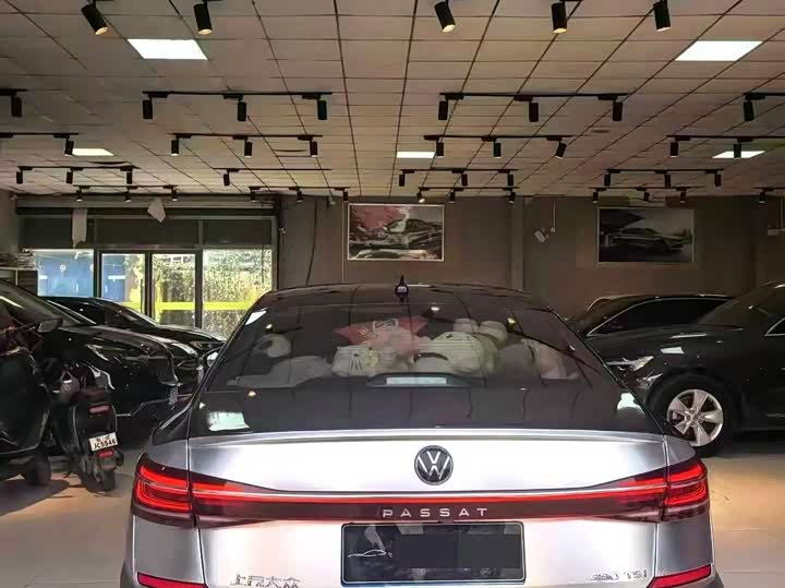 Photo 9 - Volkswagen Passat