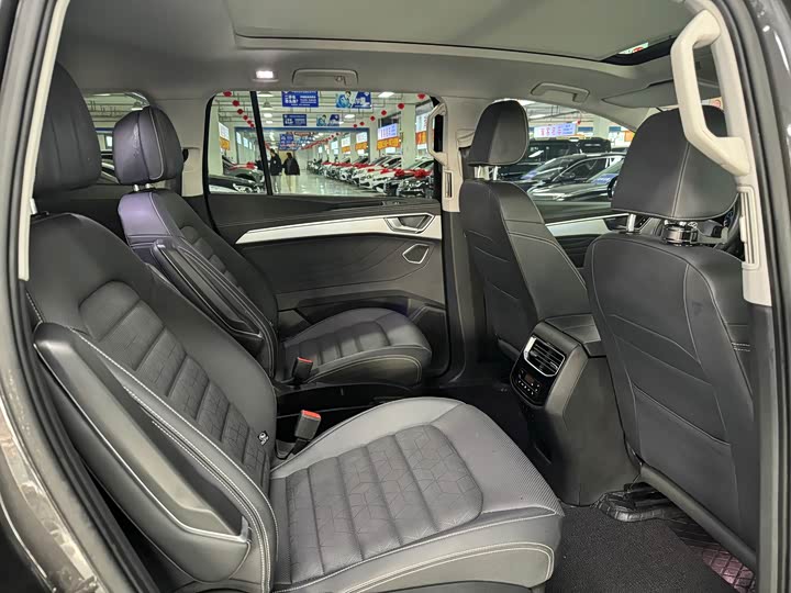 Photo 9 - Volkswagen Talagon