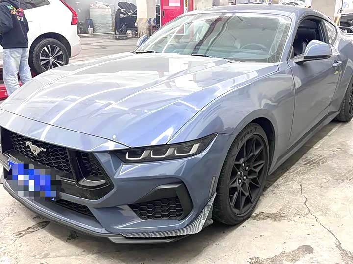 Фото 1 - Ford Mustang