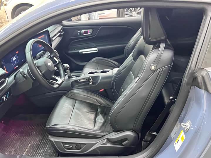 Фото 2 - Ford Mustang