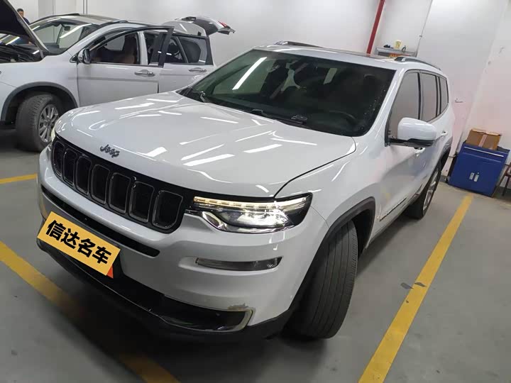 Photo 1 - Jeep Grand Commander