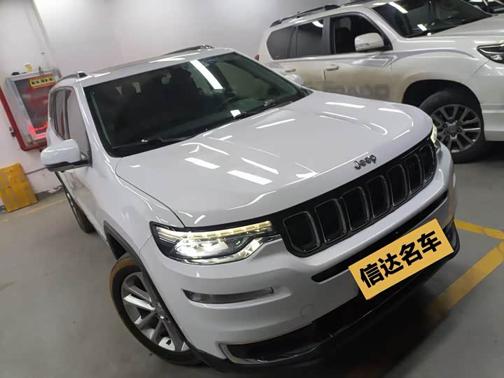 Photo 3 - Jeep Grand Commander