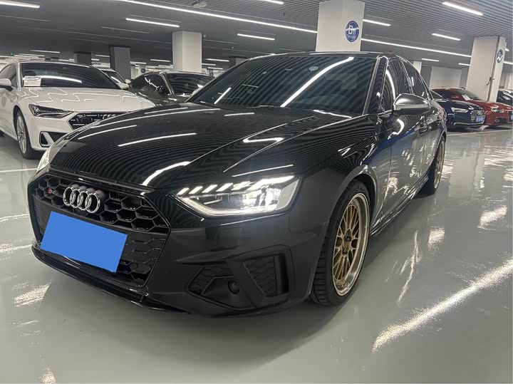 Фото 1 - Audi S4