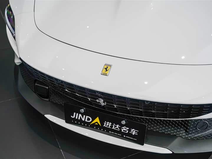 Фото 4 - Ferrari Roma