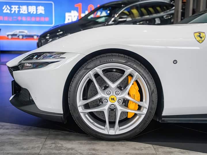 Фото 7 - Ferrari Roma