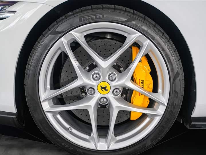 Фото 8 - Ferrari Roma