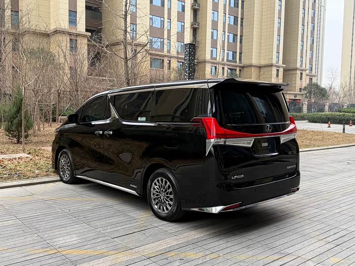 Фото 5 - Lexus LM