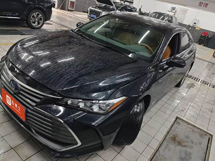Photo 1 - Toyota Avalon