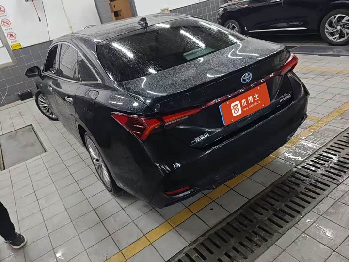 Photo 3 - Toyota Avalon