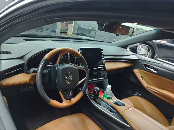 Photo 7 - Toyota Avalon