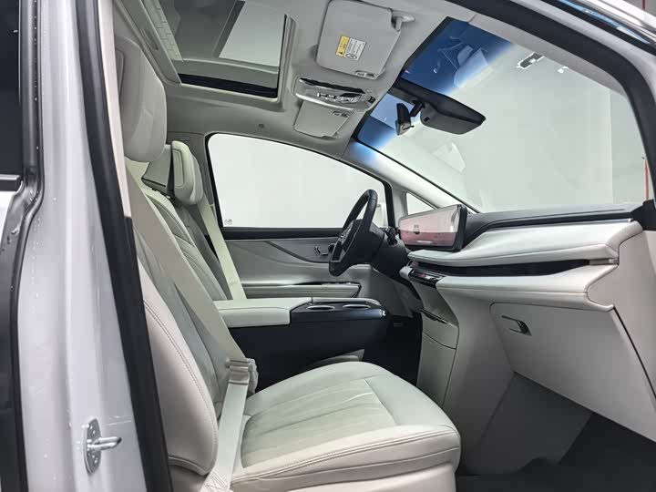 Фото 6 - Buick GL8 Hybrid