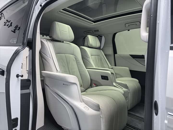 Фото 8 - Buick GL8 Hybrid