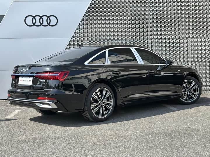 Фото 4 - Audi A6L
