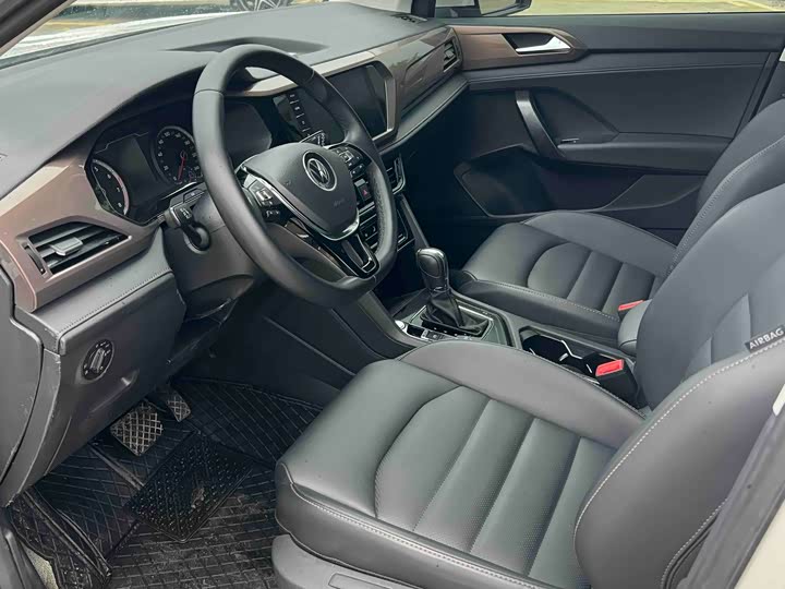 Фото 9 - Volkswagen Tharu