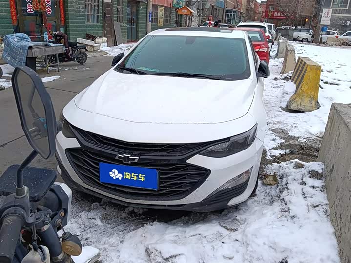 Photo 2 - Chevrolet Malibu XL