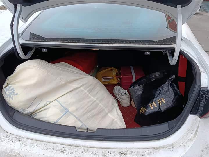 Photo 4 - Chevrolet Malibu XL